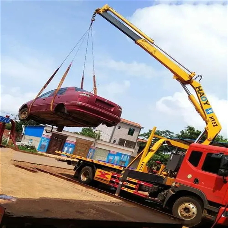 六安吊车吊汽车的正确方法